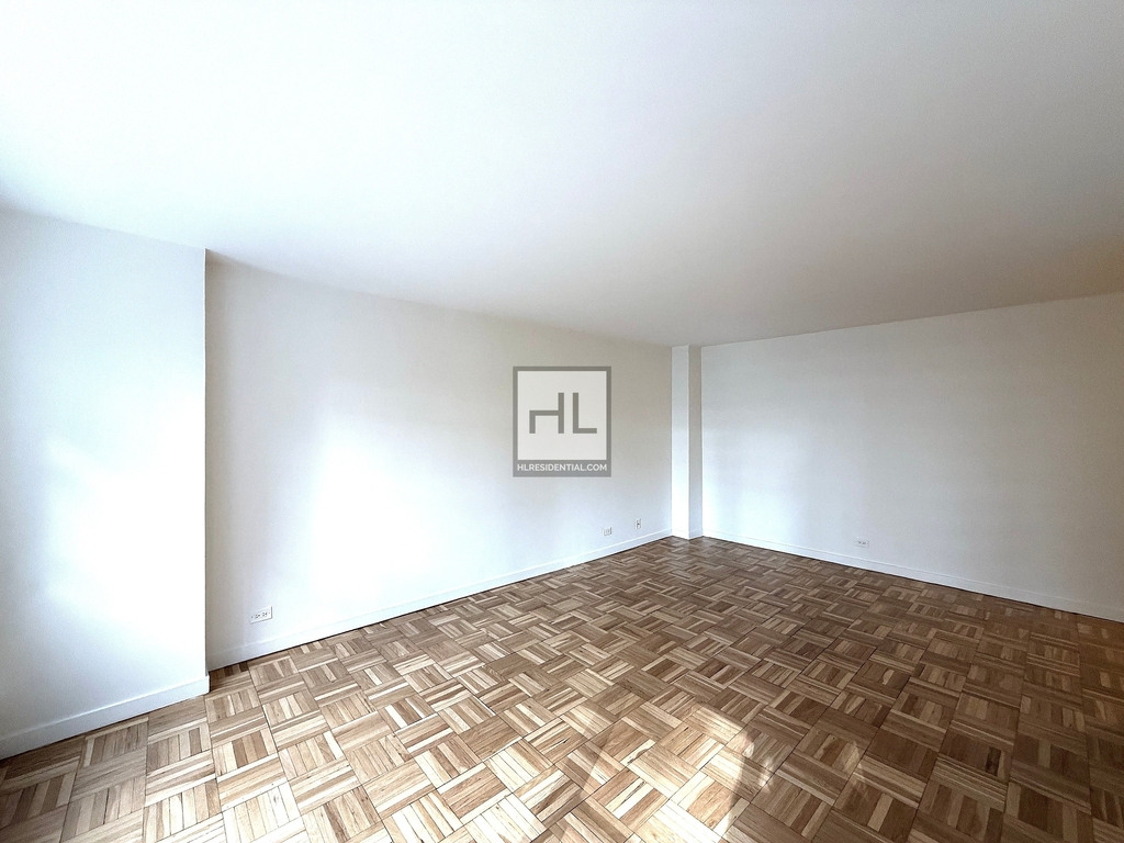 East 55th Street - Photo 0