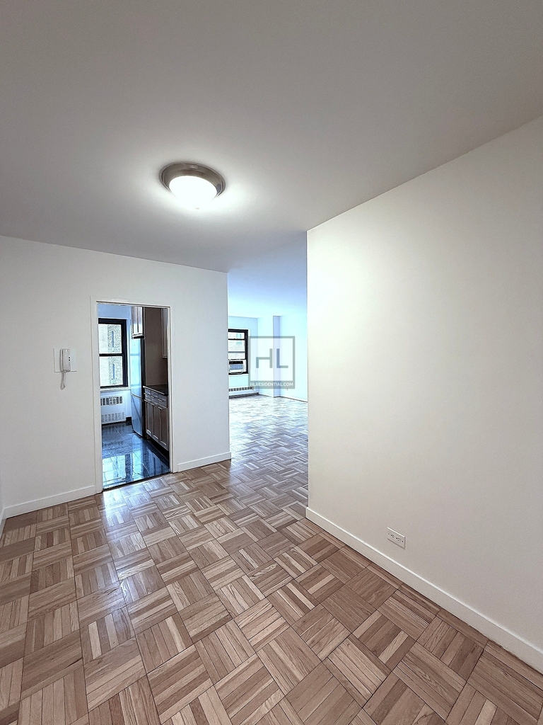 East 55th Street - Photo 2