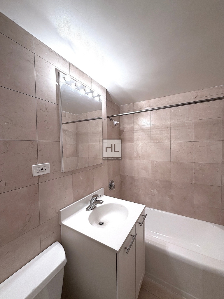 East 55th Street - Photo 3