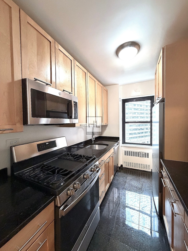East 55th Street - Photo 1