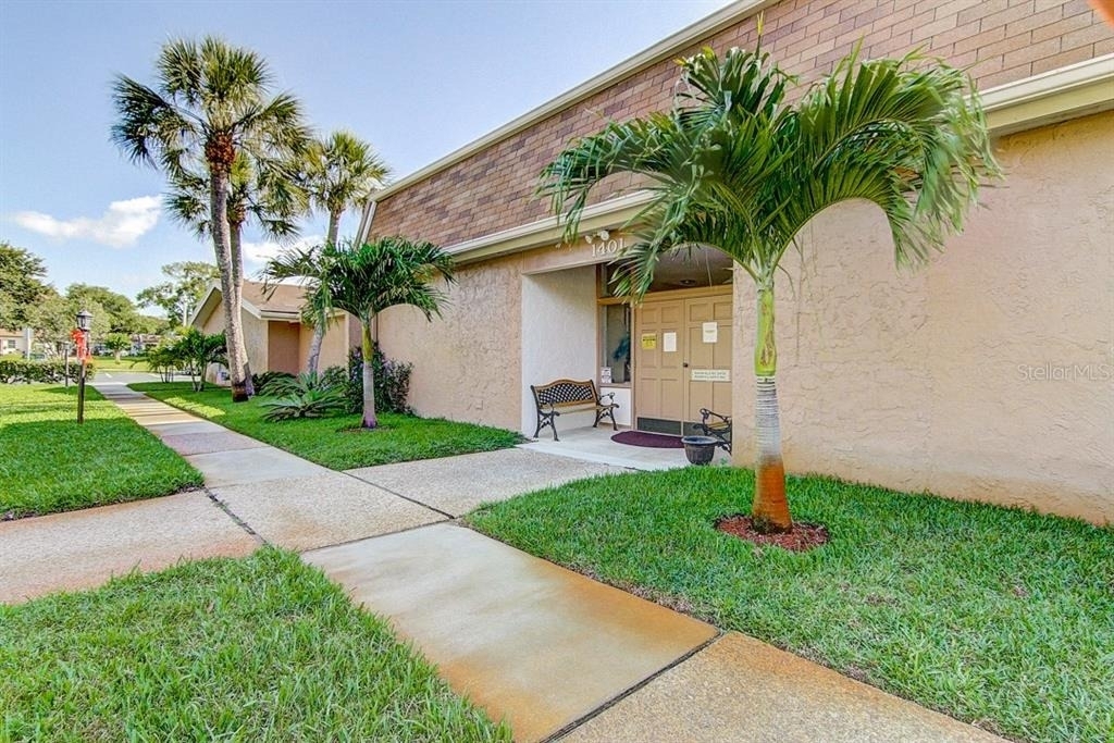 1400 Arrowhead Circle W - Photo 18