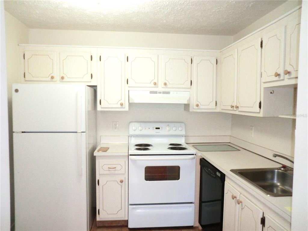 1902 Andover Street - Photo 6