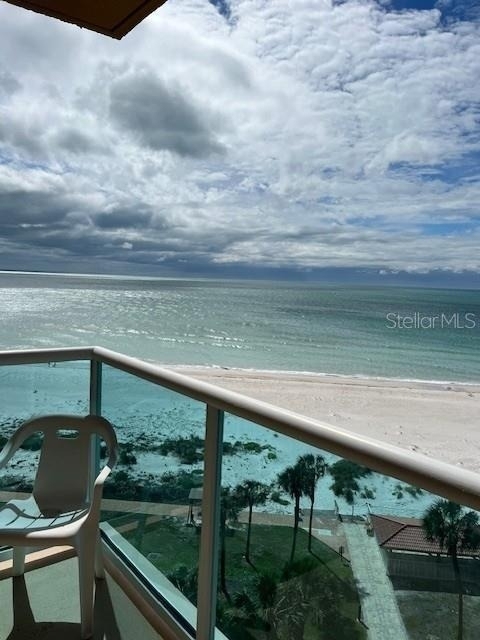 880 Mandalay Avenue - Photo 3
