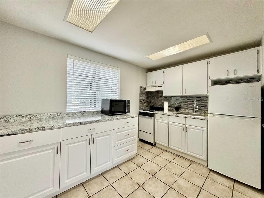 2166 Bradford Street - Photo 5