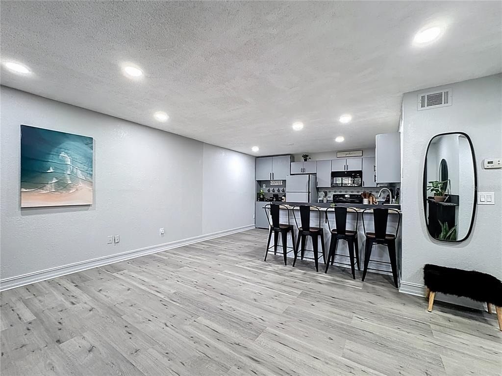 21027 Voyager Boulevard - Photo 4
