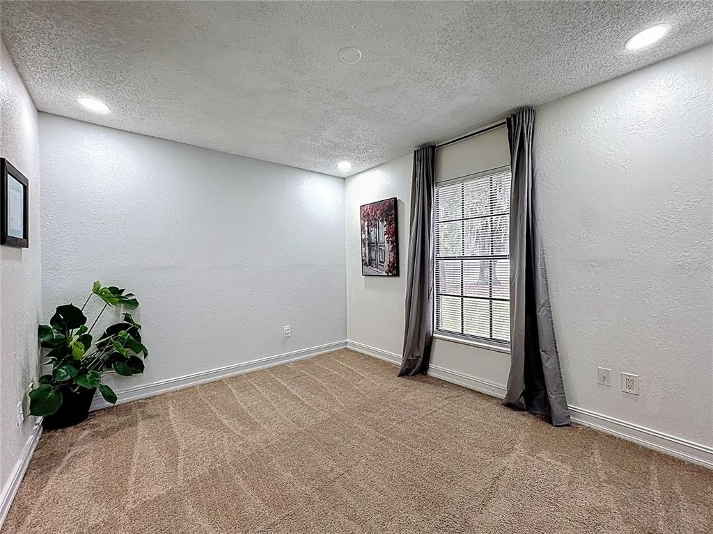 21027 Voyager Boulevard - Photo 18
