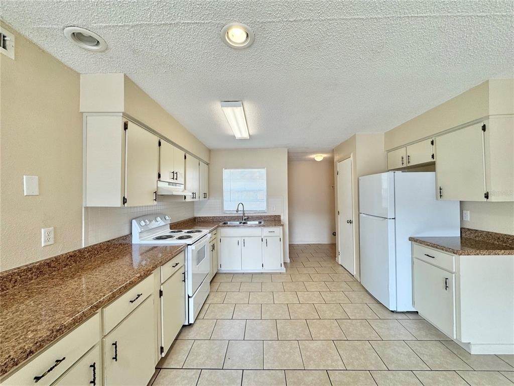 2540 Elm Avenue - Photo 4
