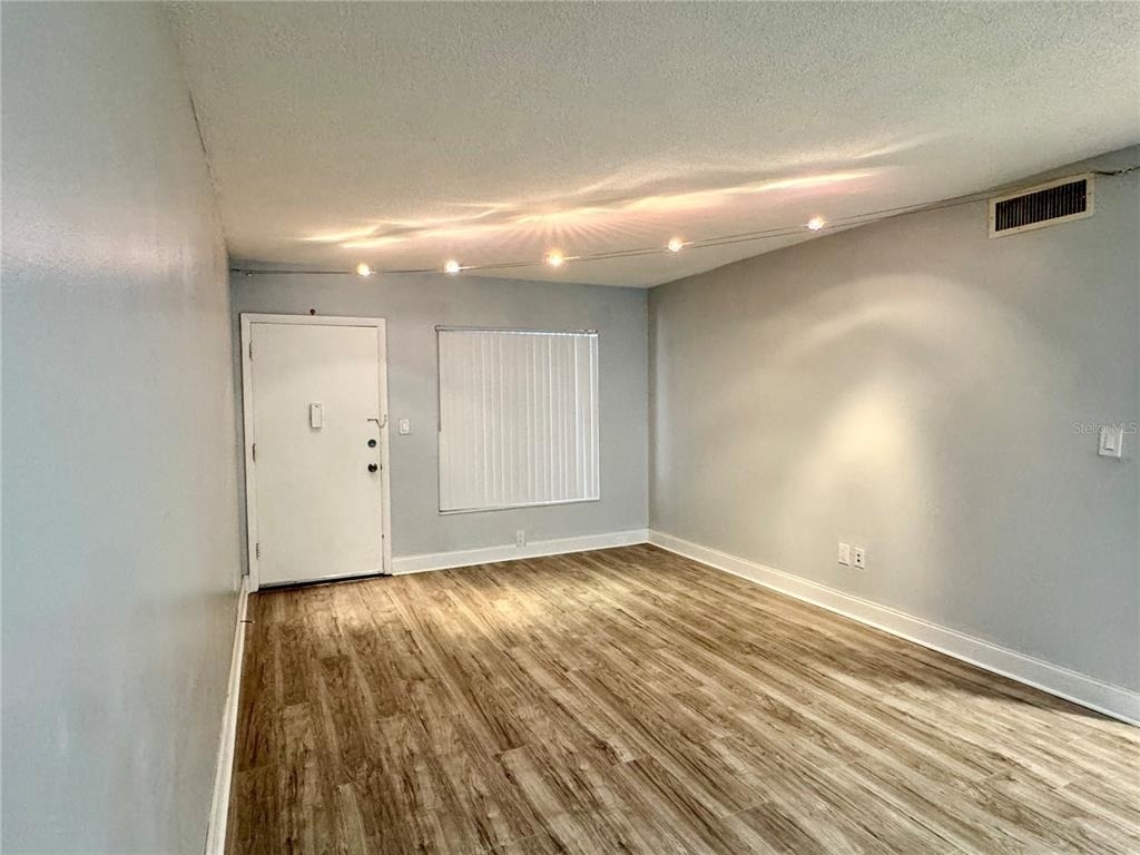 825 N Primrose Drive - Photo 5