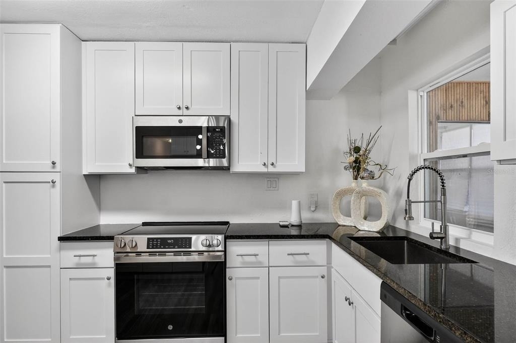 8812 Oakwood Drive - Photo 11