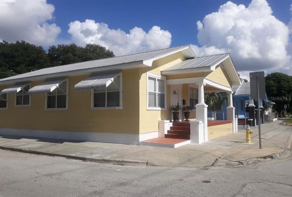 1520 E 21st Ave - Photo 1
