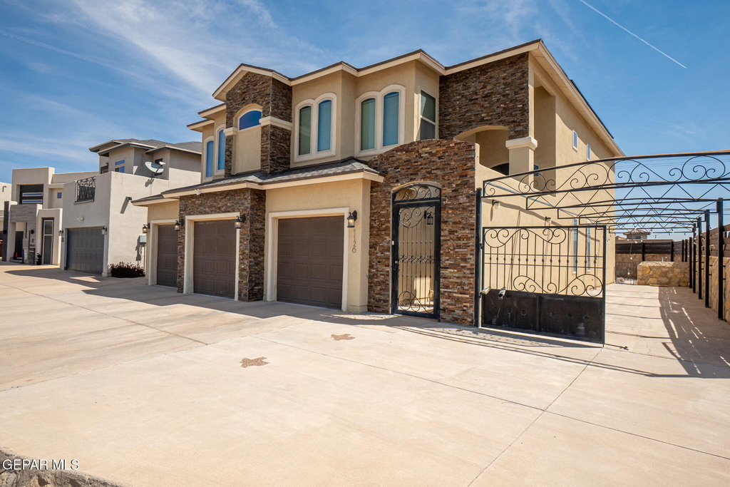 1126 Ismael Robles Street - Photo 0