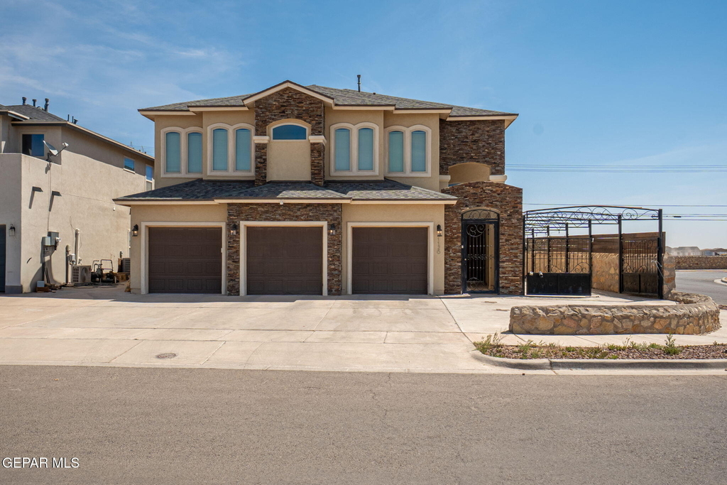 1126 Ismael Robles Street - Photo 1