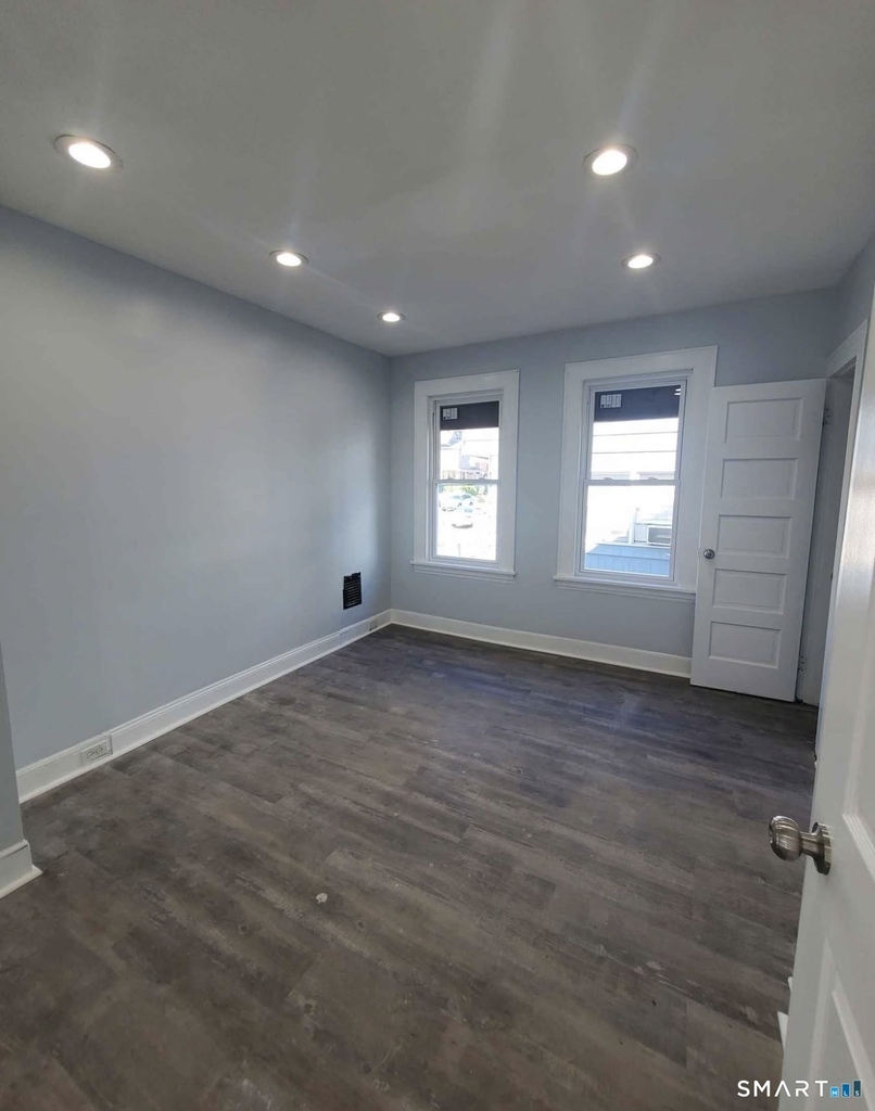 100 Horace Street - Photo 3
