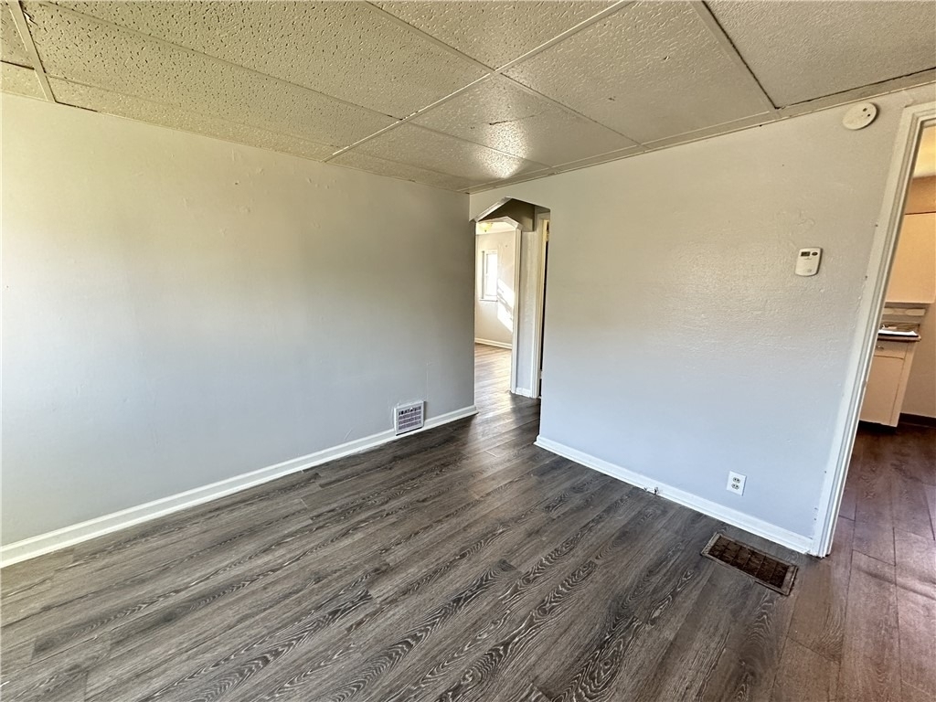 201 Elm St - Photo 3