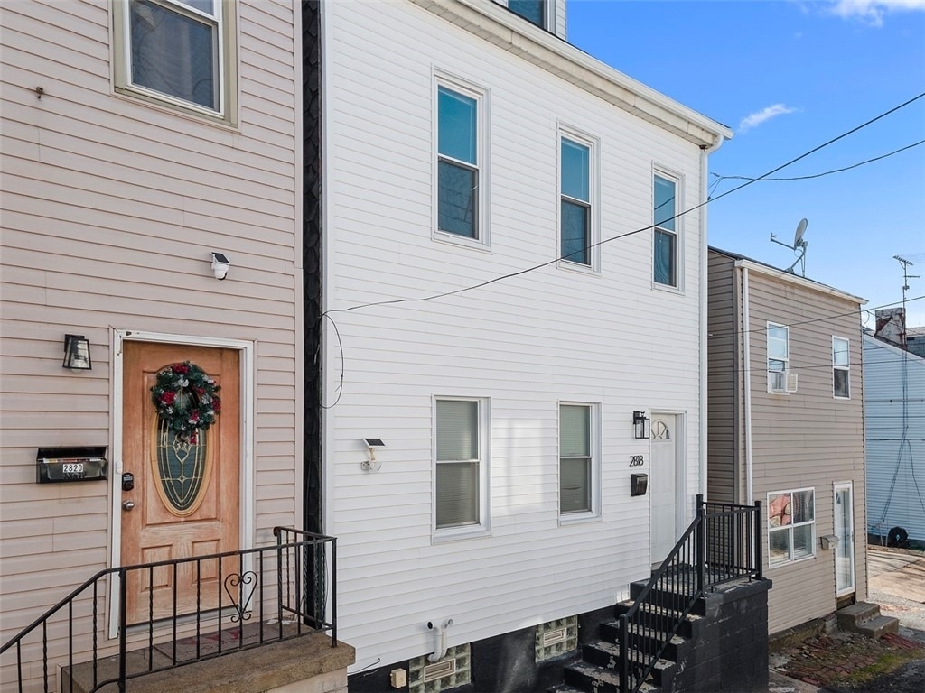 2818 Edwards Way - Photo 0