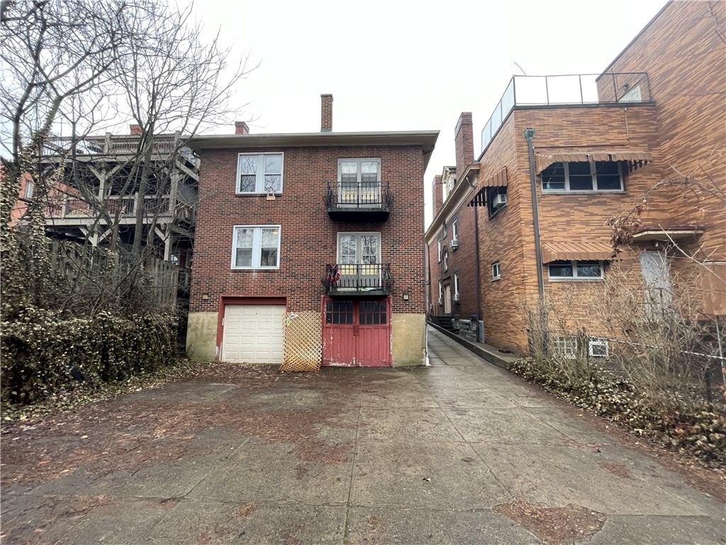 541 S Aiken Ave - Photo 1