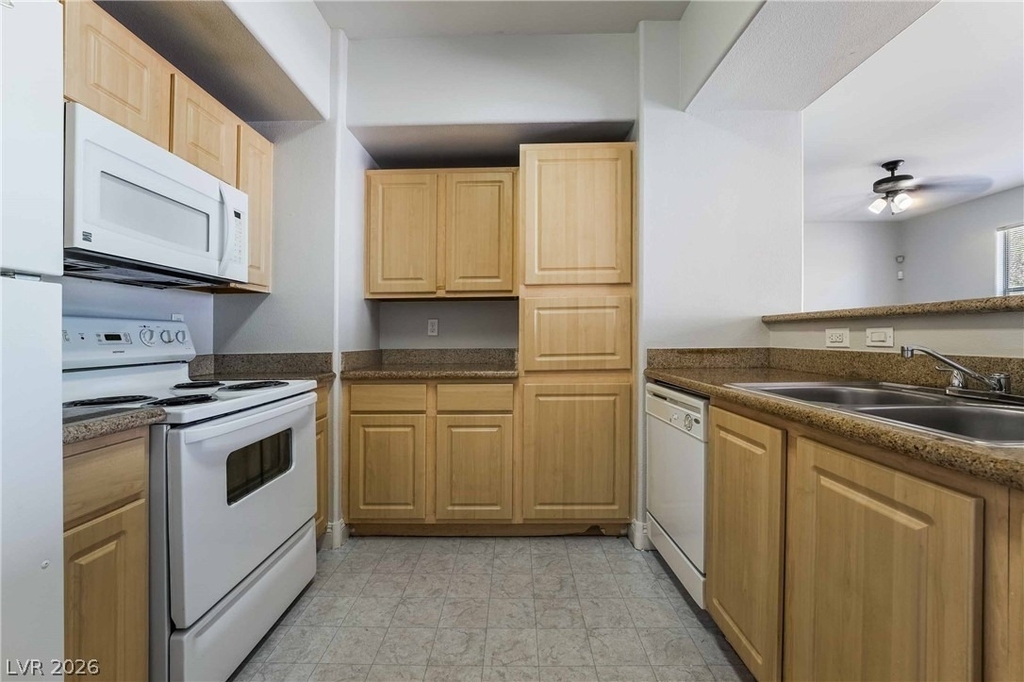 8000 Badura Avenue - Photo 8