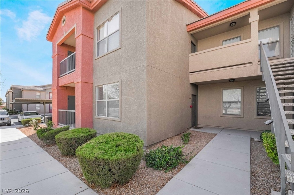 8000 Badura Avenue - Photo 3