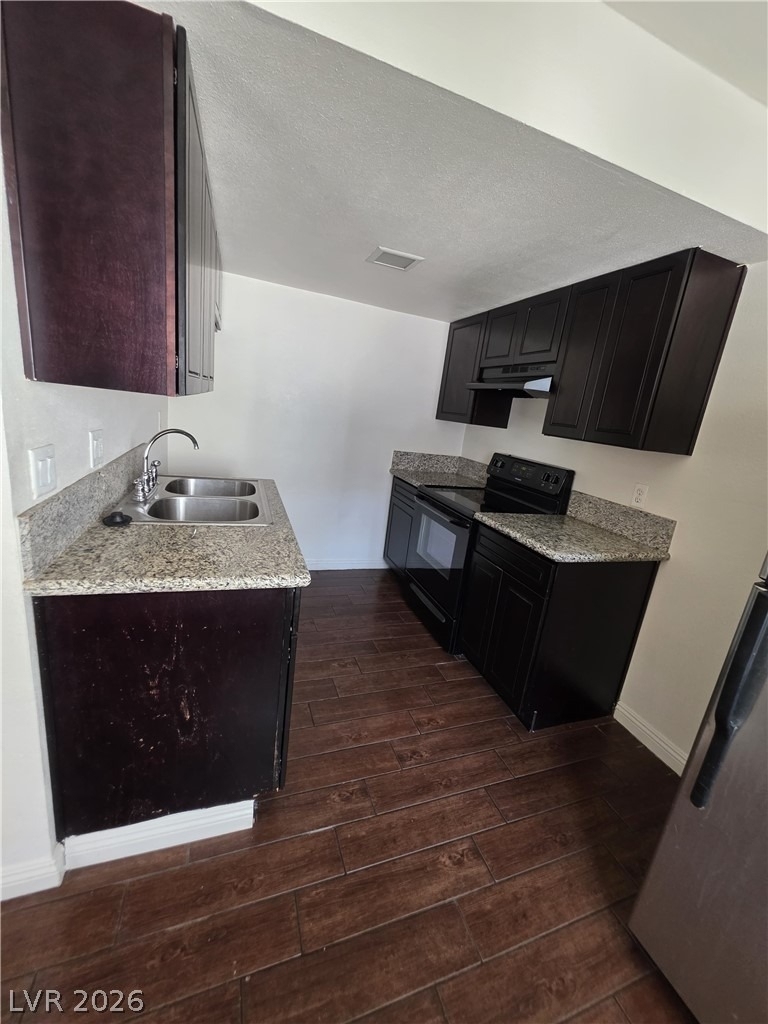 2626 Lynnwood Street - Photo 1