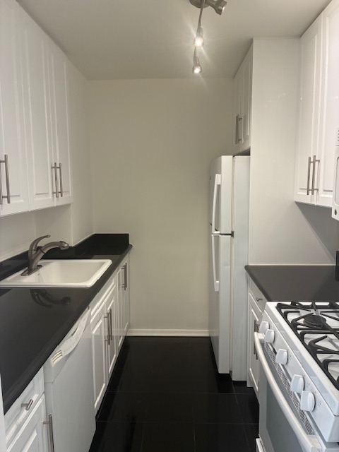 888 8th Avenue - Photo 5