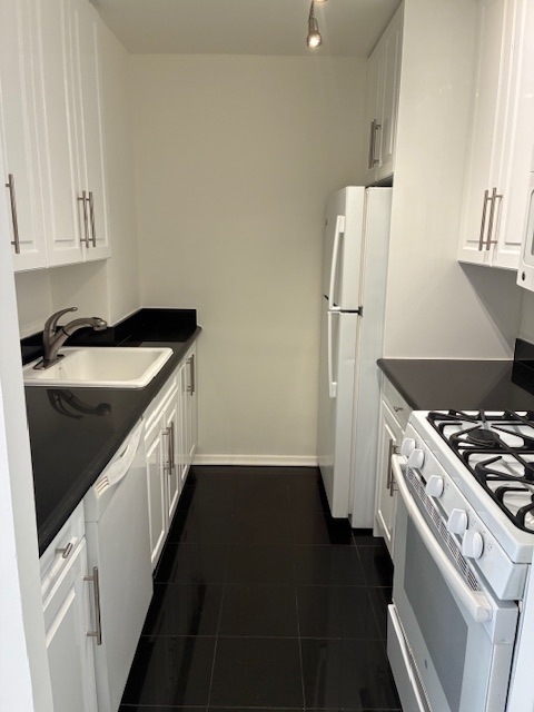 888 8th Avenue - Photo 0