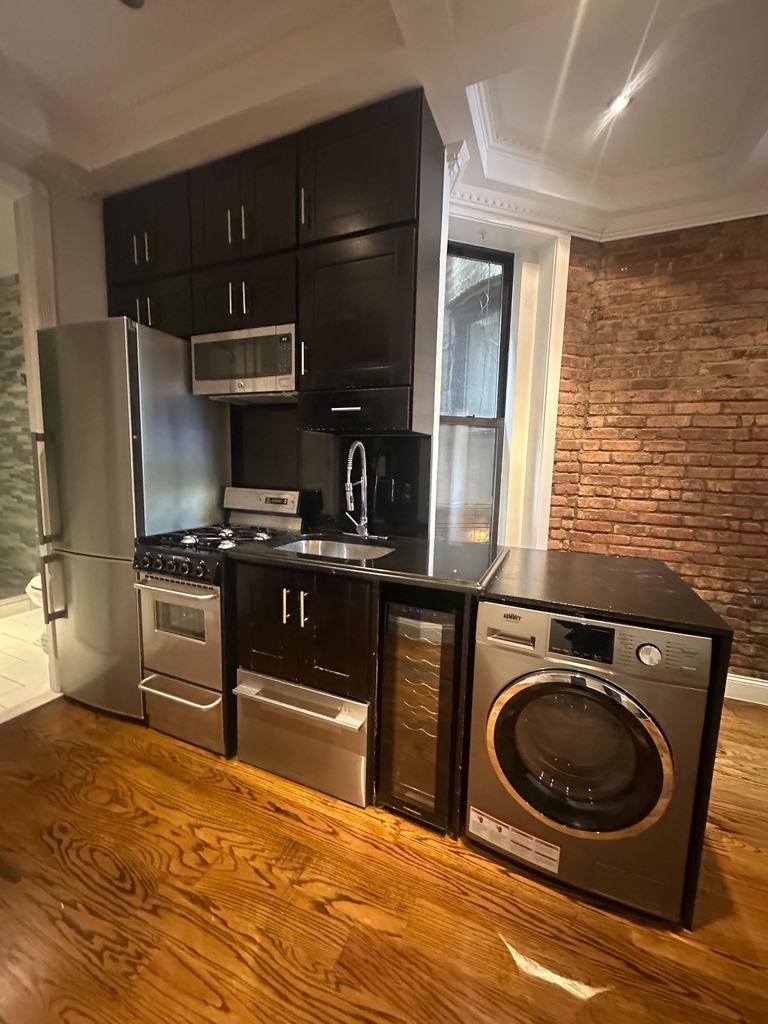 West 103rd Street - Photo 4