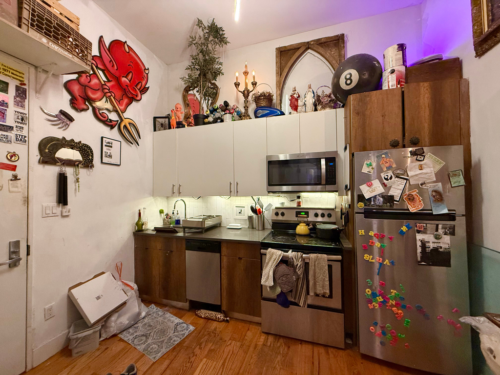 481 Evergreen Avenue - Photo 4