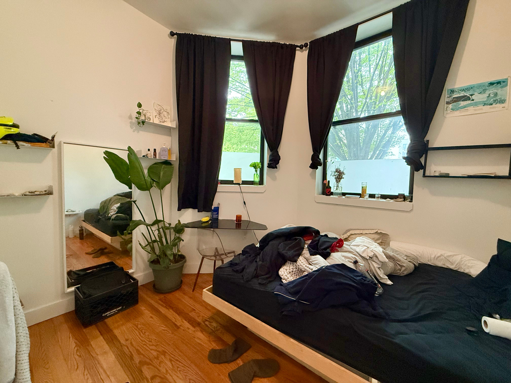 481 Evergreen Avenue - Photo 0