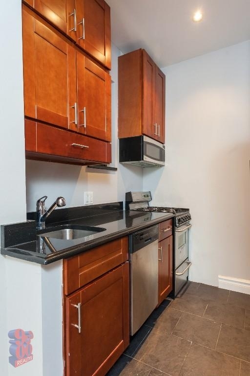 230 East 32nd Street - Photo 5