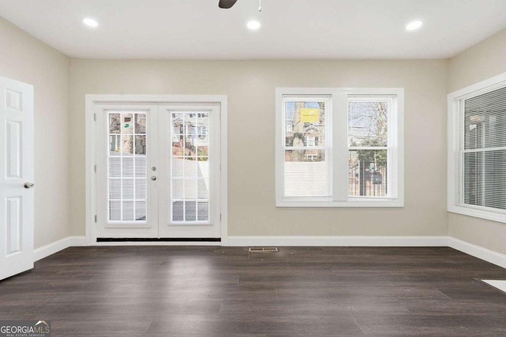 393 8th Street Ne - Photo 11