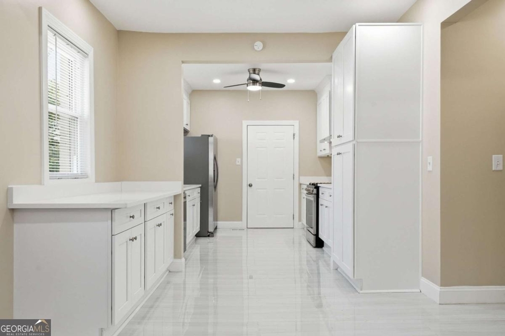 393 8th Street Ne - Photo 3