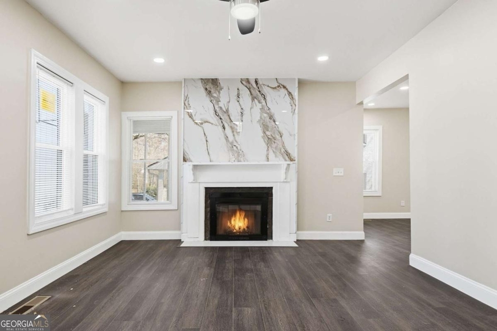 393 8th Street Ne - Photo 9