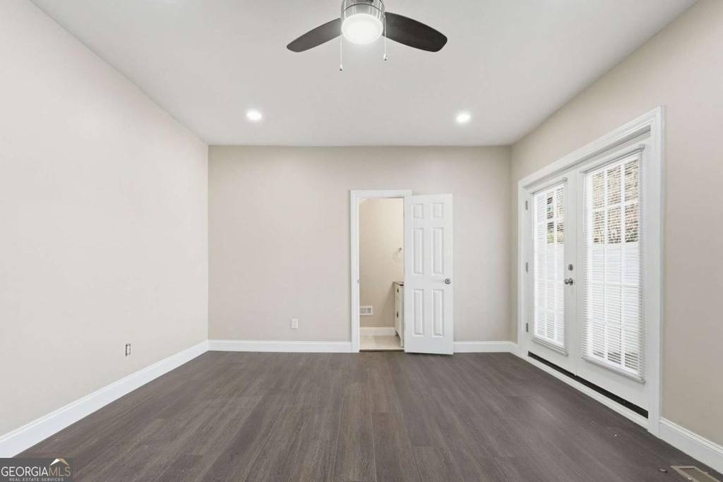 393 8th Street Ne - Photo 10