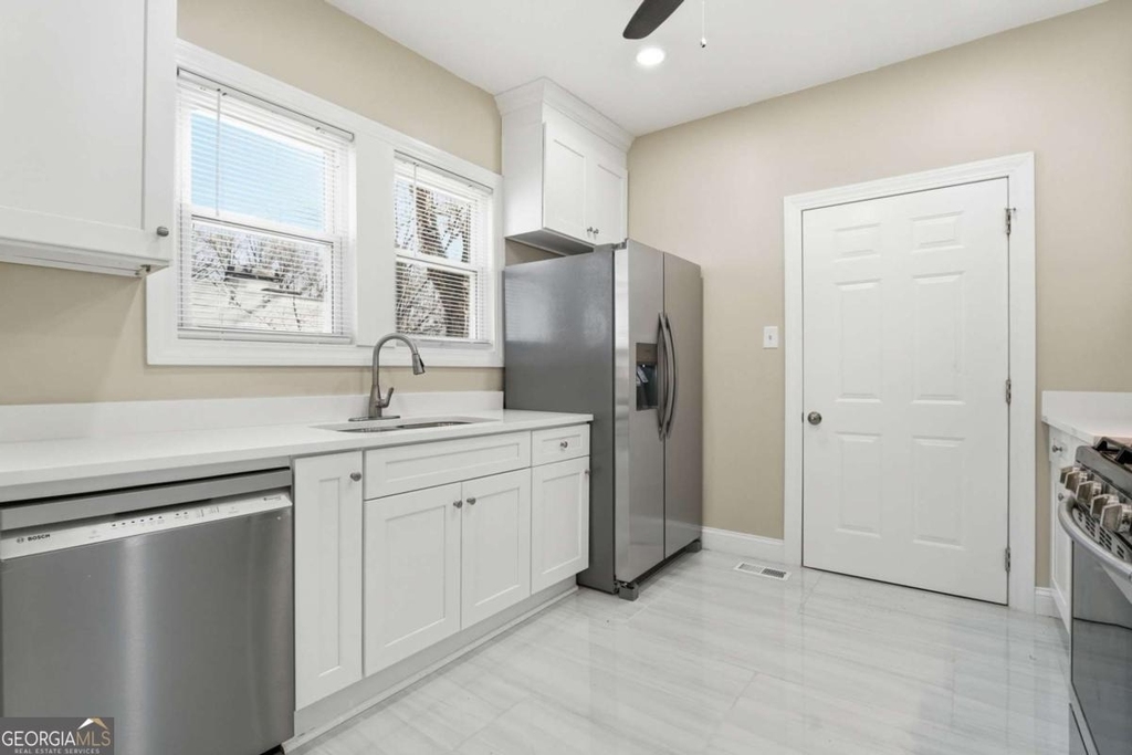 393 8th Street Ne - Photo 4