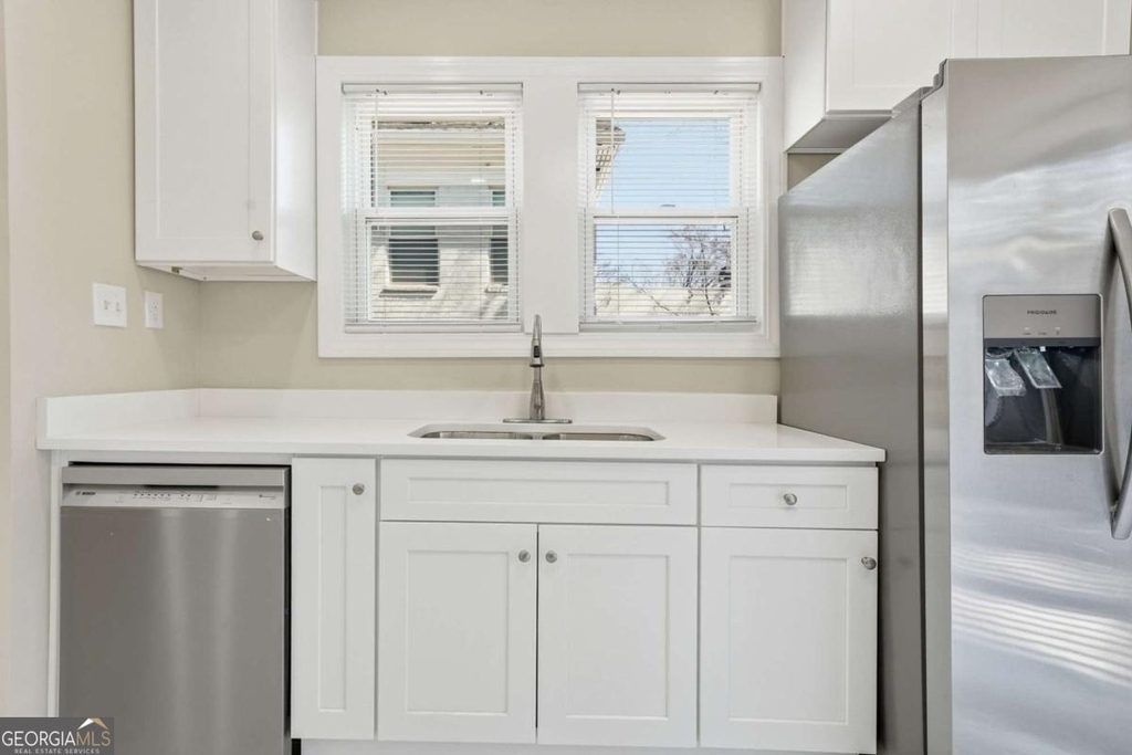 393 8th Street Ne - Photo 5