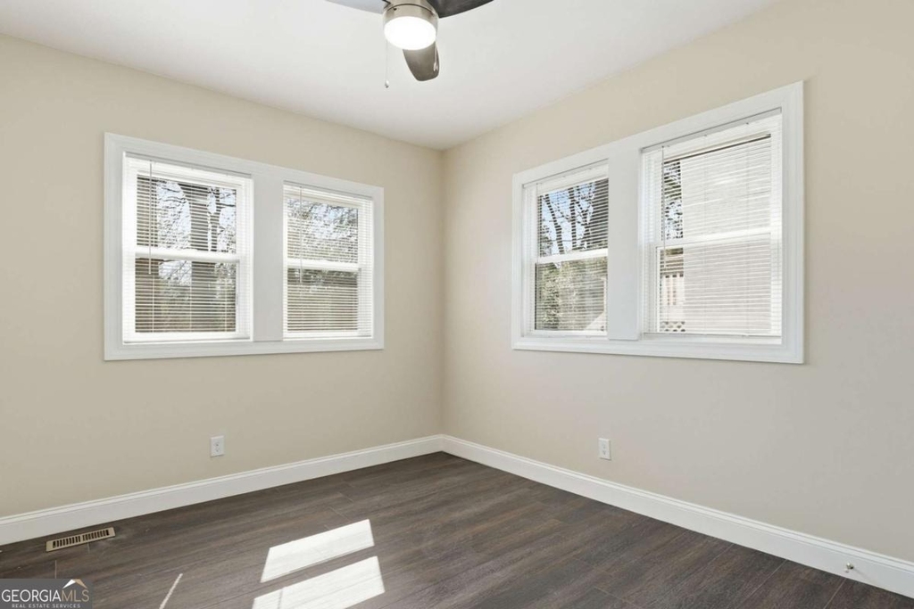 393 8th Street Ne - Photo 18