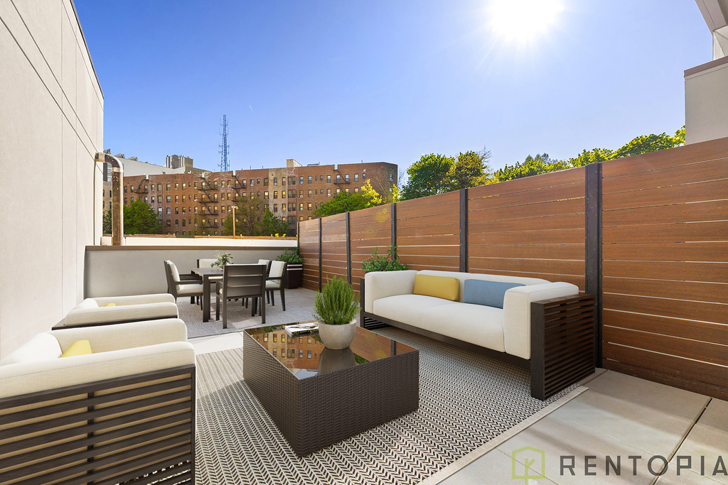 960 Franklin Avenue - Photo 2