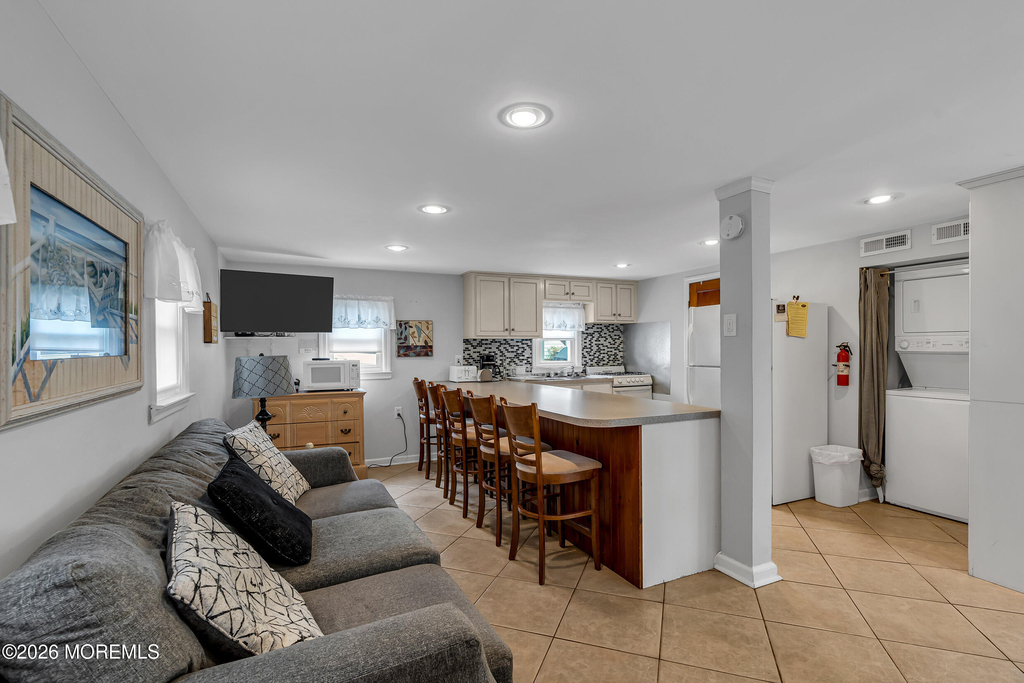 21 E Bay Way - Photo 1