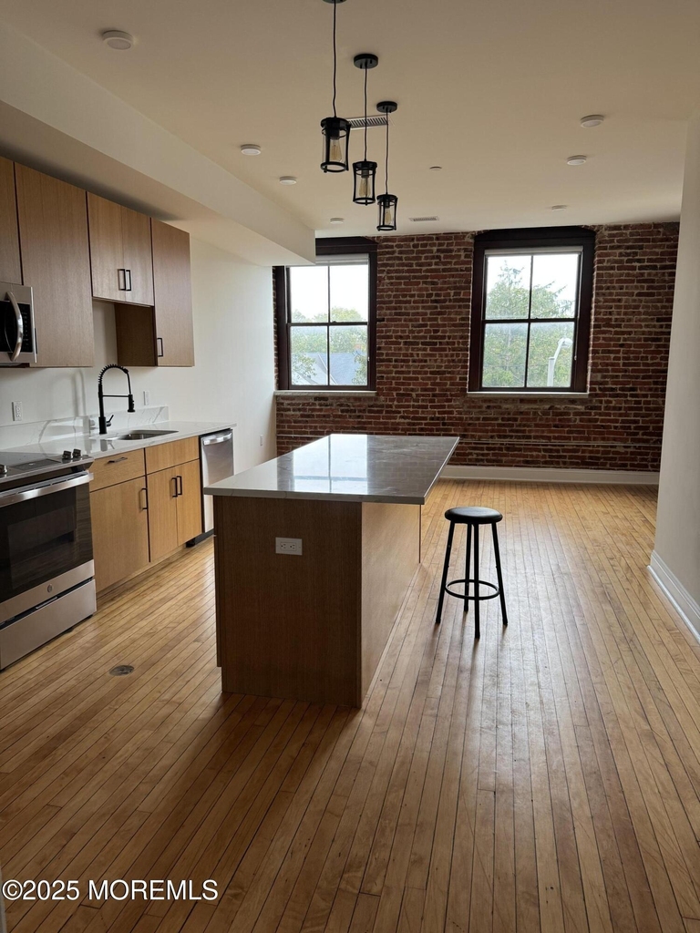 179 Chelsea Avenue - Photo 0