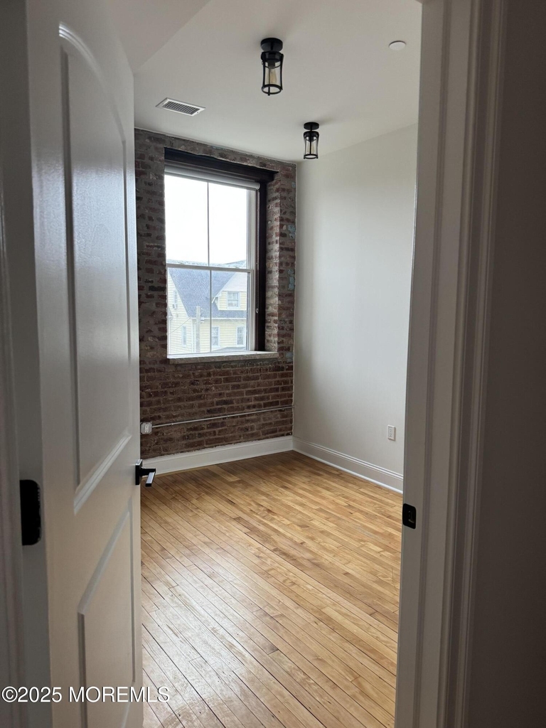 179 Chelsea Avenue - Photo 2