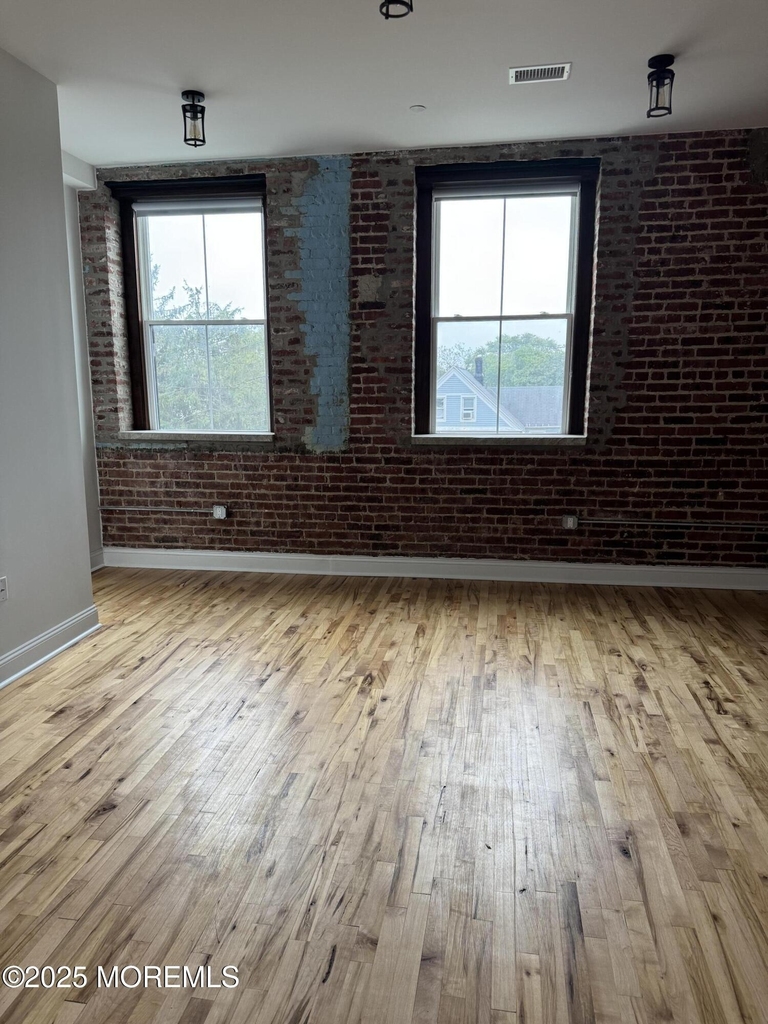 179 Chelsea Avenue - Photo 3