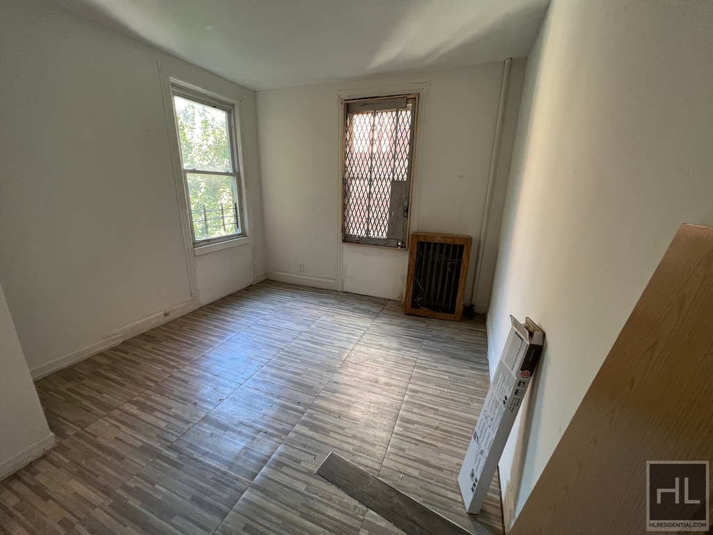 East 182 Street - Photo 3