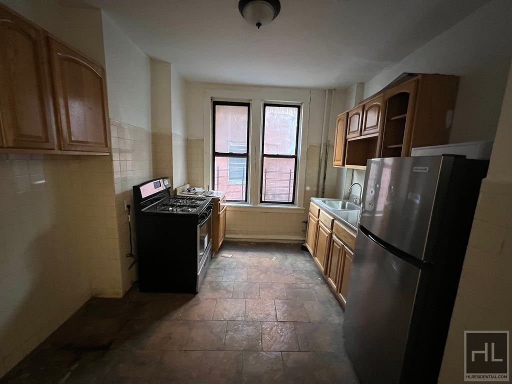 East 182 Street - Photo 6