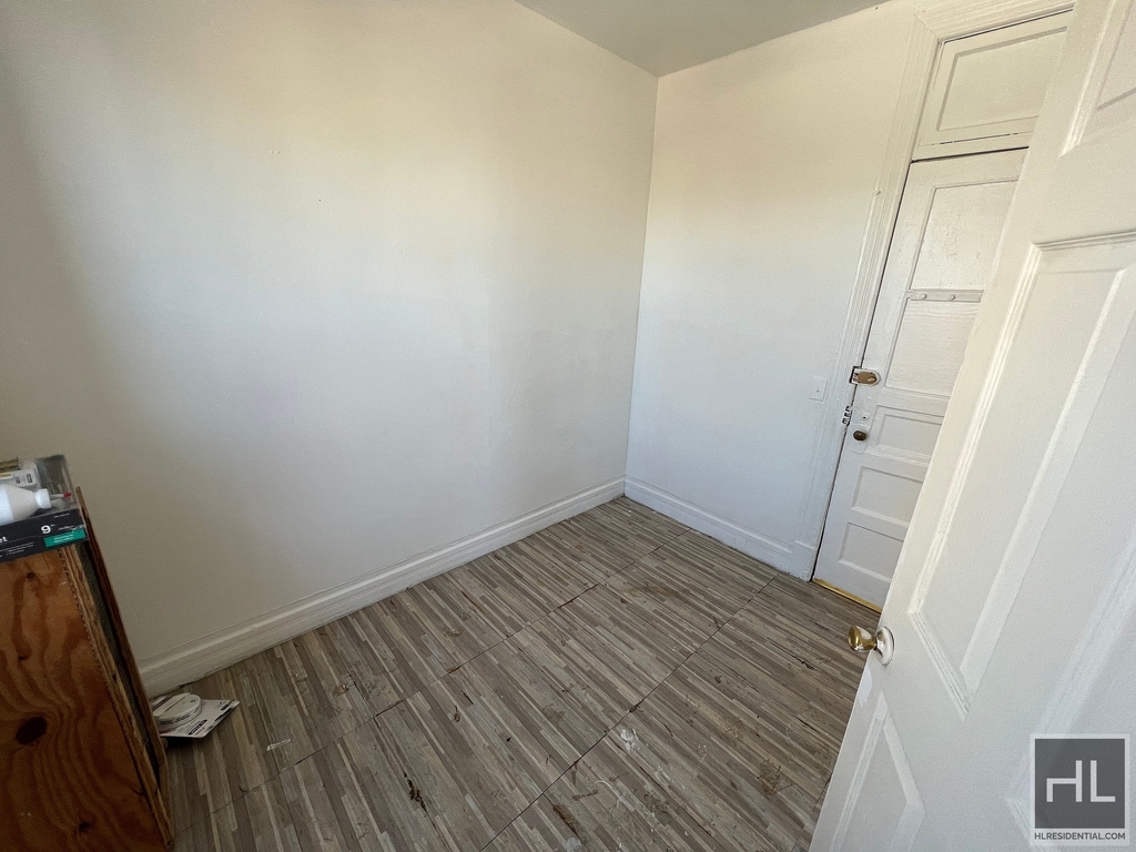 East 182 Street - Photo 4