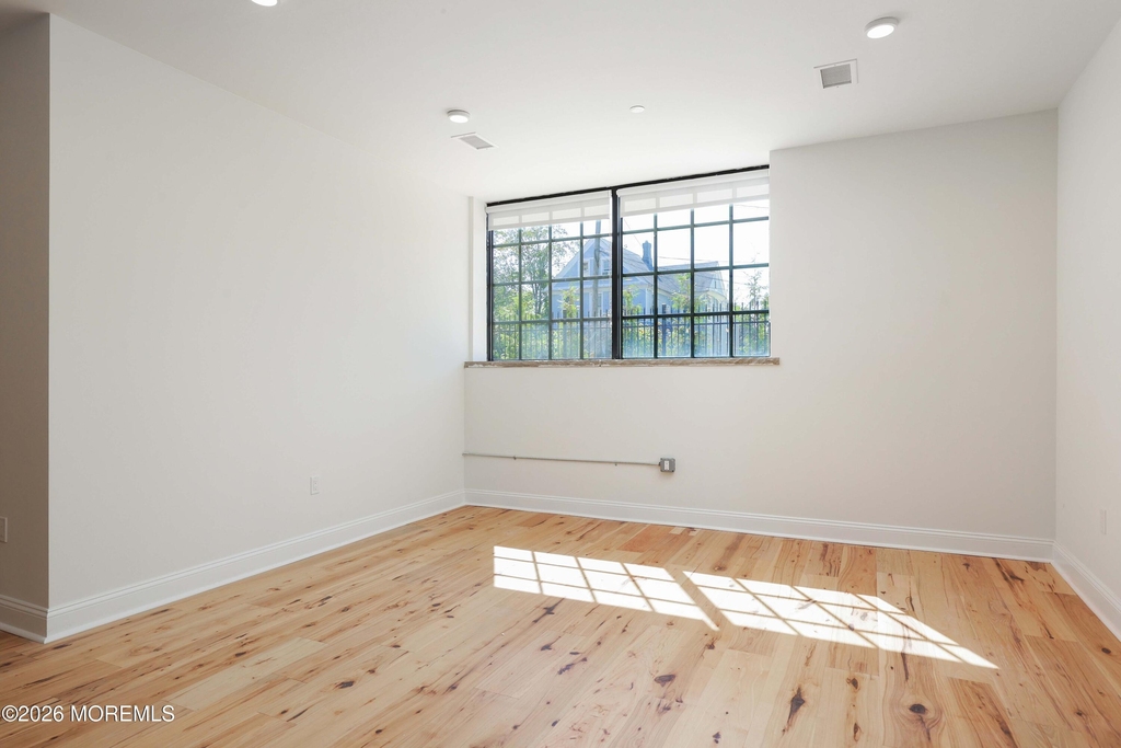 179 Chelsea Avenue - Photo 15
