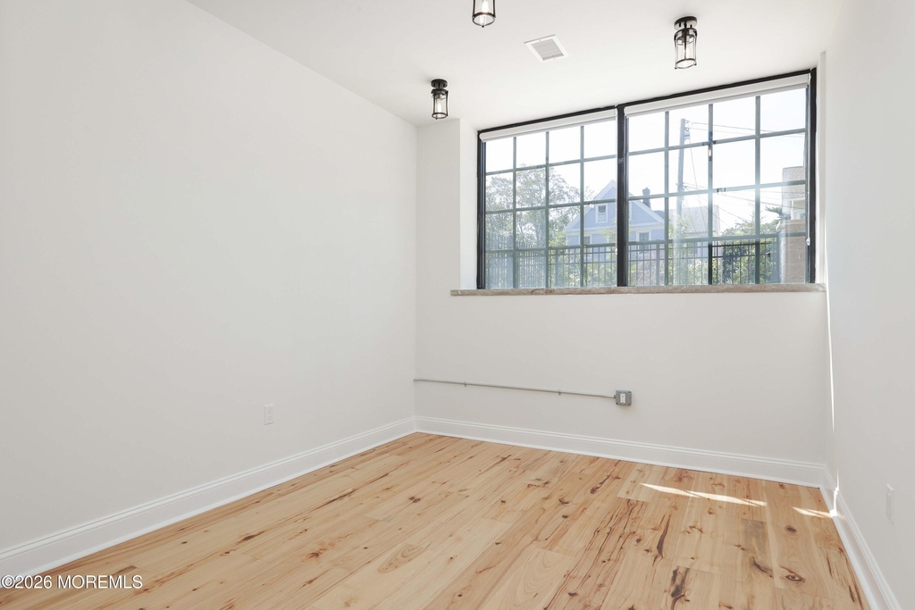179 Chelsea Avenue - Photo 5