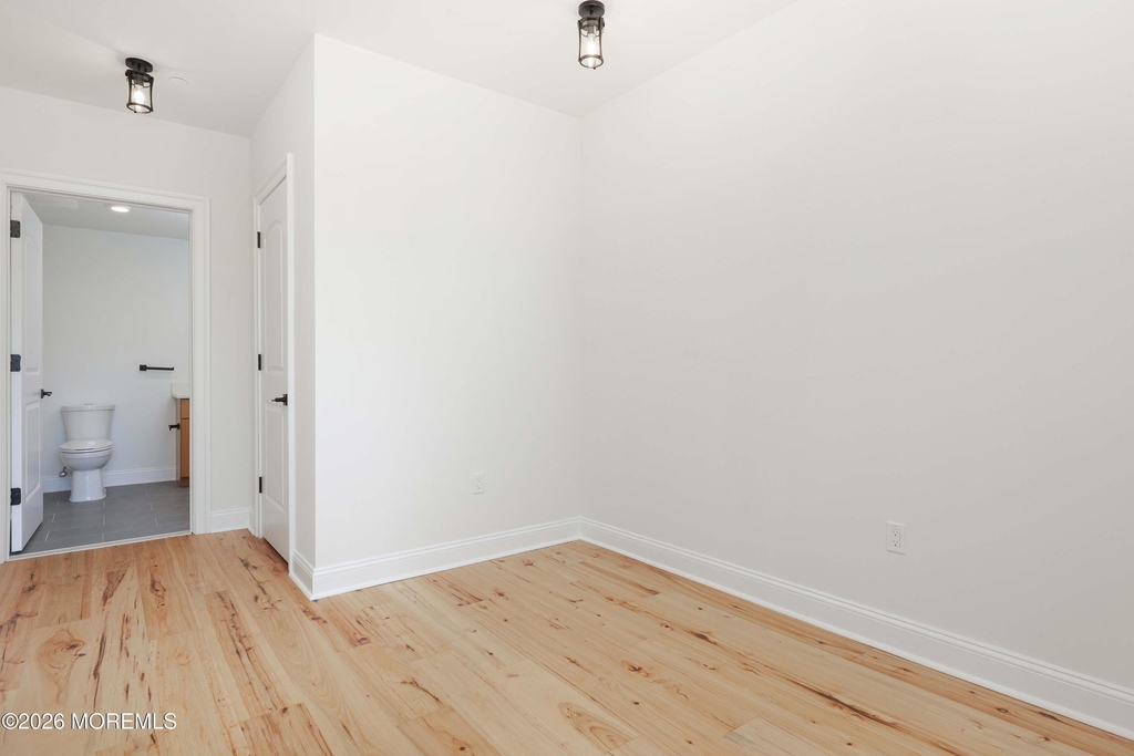 179 Chelsea Avenue - Photo 6