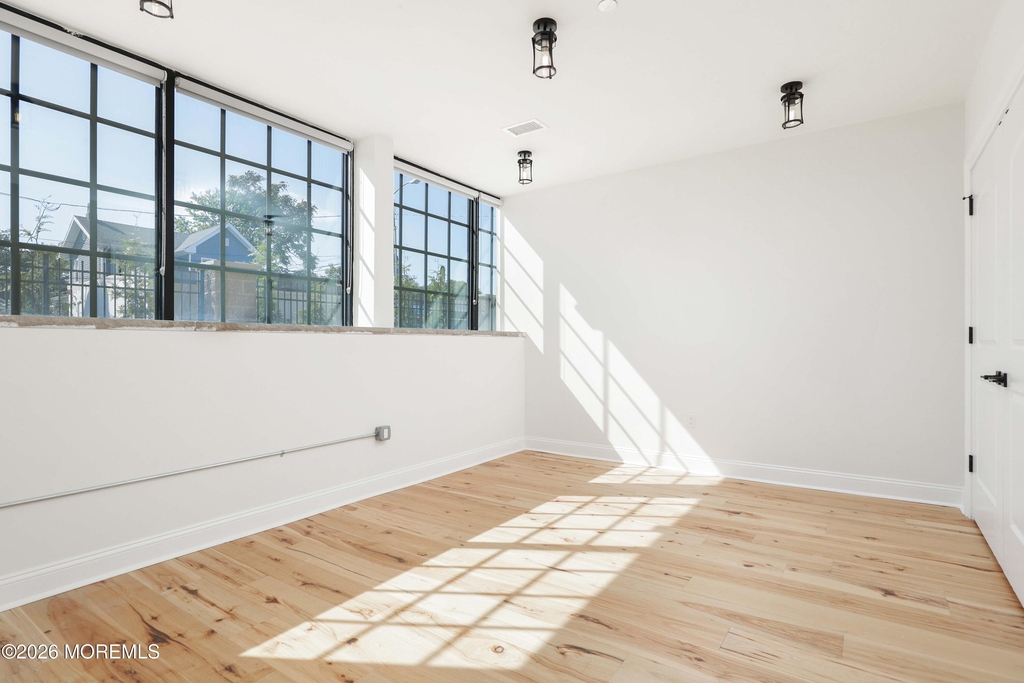 179 Chelsea Avenue - Photo 16