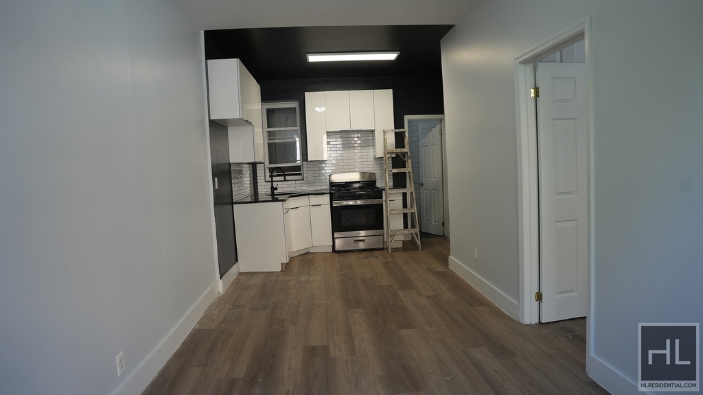 Clinton Avenue - Photo 2