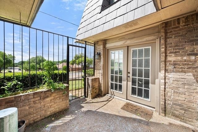 207 E Harwood Road - Photo 9